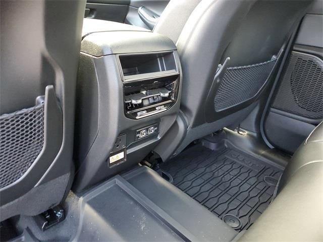 new 2025 Jeep Grand Cherokee car, priced at $43,924