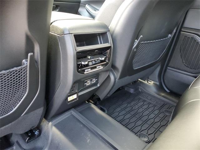 new 2025 Jeep Grand Cherokee car, priced at $45,060