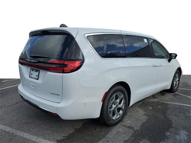 new 2024 Chrysler Pacifica car, priced at $47,018