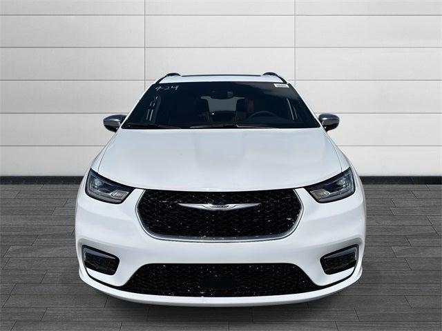 new 2026 Chrysler Pacifica car, priced at $53,377