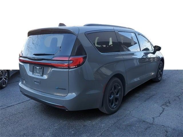 new 2025 Chrysler Pacifica Hybrid car, priced at $46,352