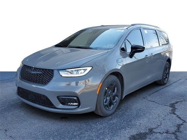 new 2025 Chrysler Pacifica Hybrid car, priced at $46,352