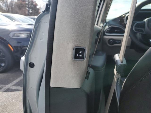 new 2023 Chrysler Pacifica car, priced at $48,191
