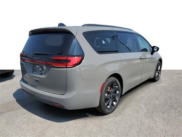 new 2024 Chrysler Pacifica car, priced at $39,683