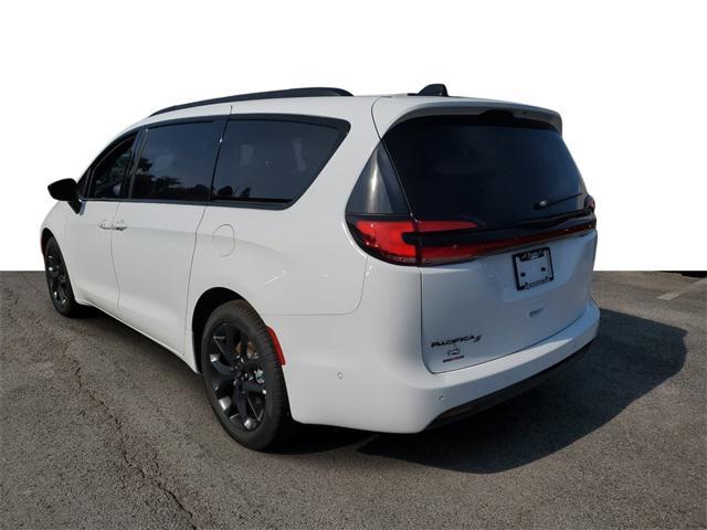 new 2024 Chrysler Pacifica car, priced at $39,237