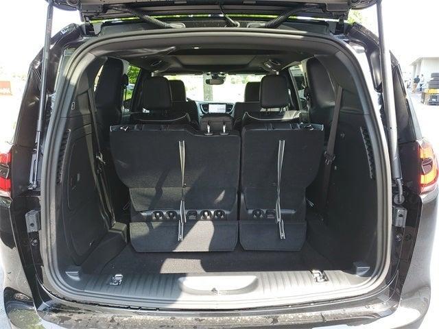new 2025 Chrysler Pacifica Hybrid car, priced at $43,880