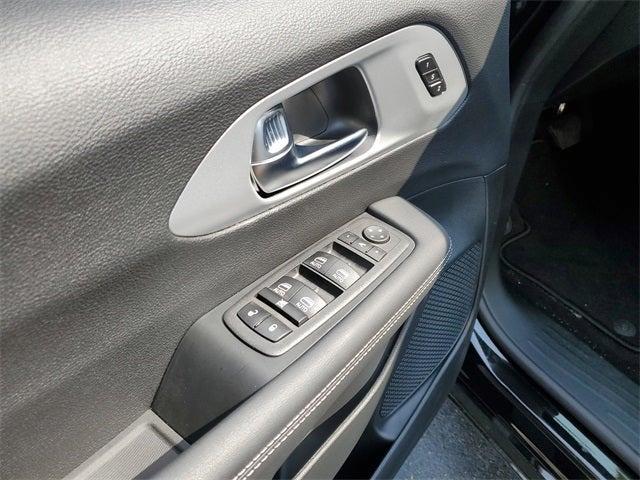 new 2025 Chrysler Pacifica Hybrid car, priced at $43,880