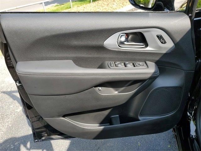 new 2025 Chrysler Pacifica Hybrid car, priced at $43,880