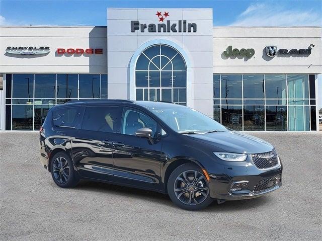 new 2024 Chrysler Pacifica car, priced at $39,373