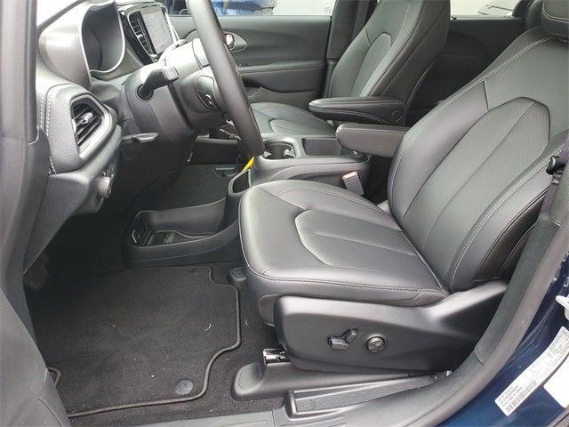 new 2025 Chrysler Pacifica car, priced at $42,527