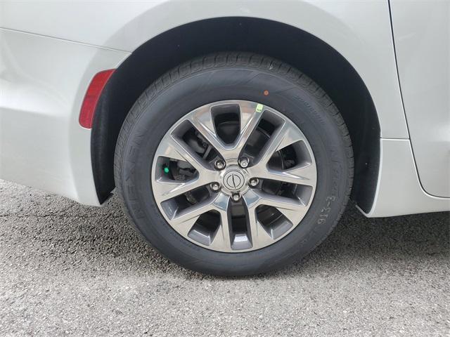 new 2025 Chrysler Pacifica Hybrid car, priced at $45,714