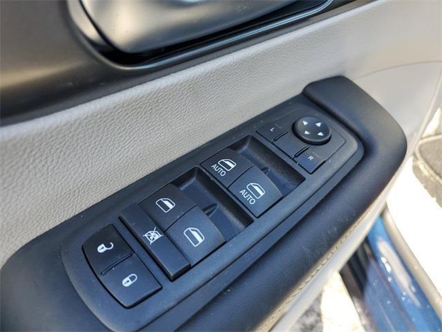 new 2023 Chrysler Pacifica car, priced at $41,634
