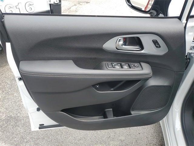 new 2025 Chrysler Pacifica Hybrid car, priced at $43,880