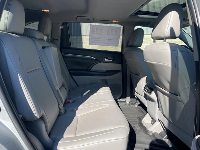 used 2019 Toyota Highlander car, priced at $24,858