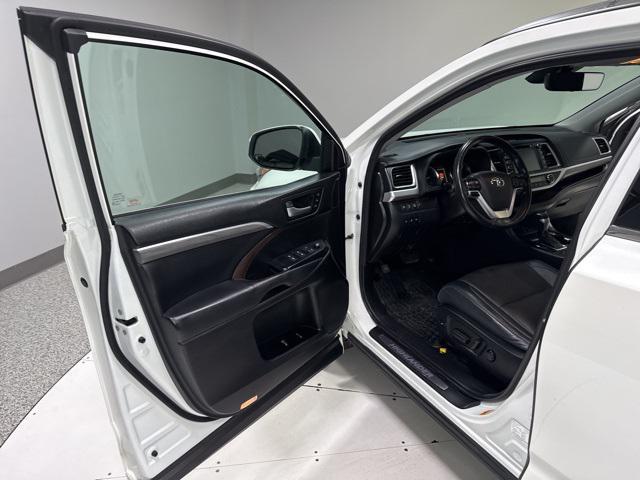 used 2018 Toyota Highlander car, priced at $28,999