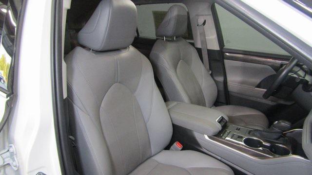 used 2020 Toyota Highlander car, priced at $34,980