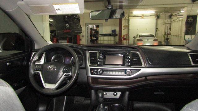 used 2015 Toyota Highlander car, priced at $17,857