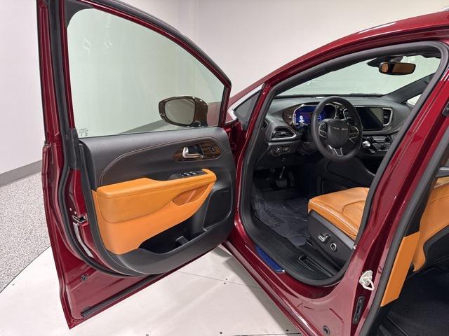 used 2023 Chrysler Pacifica car, priced at $40,293