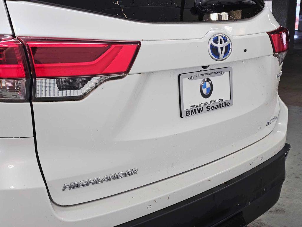 used 2019 Toyota Highlander Hybrid car, priced at $32,999