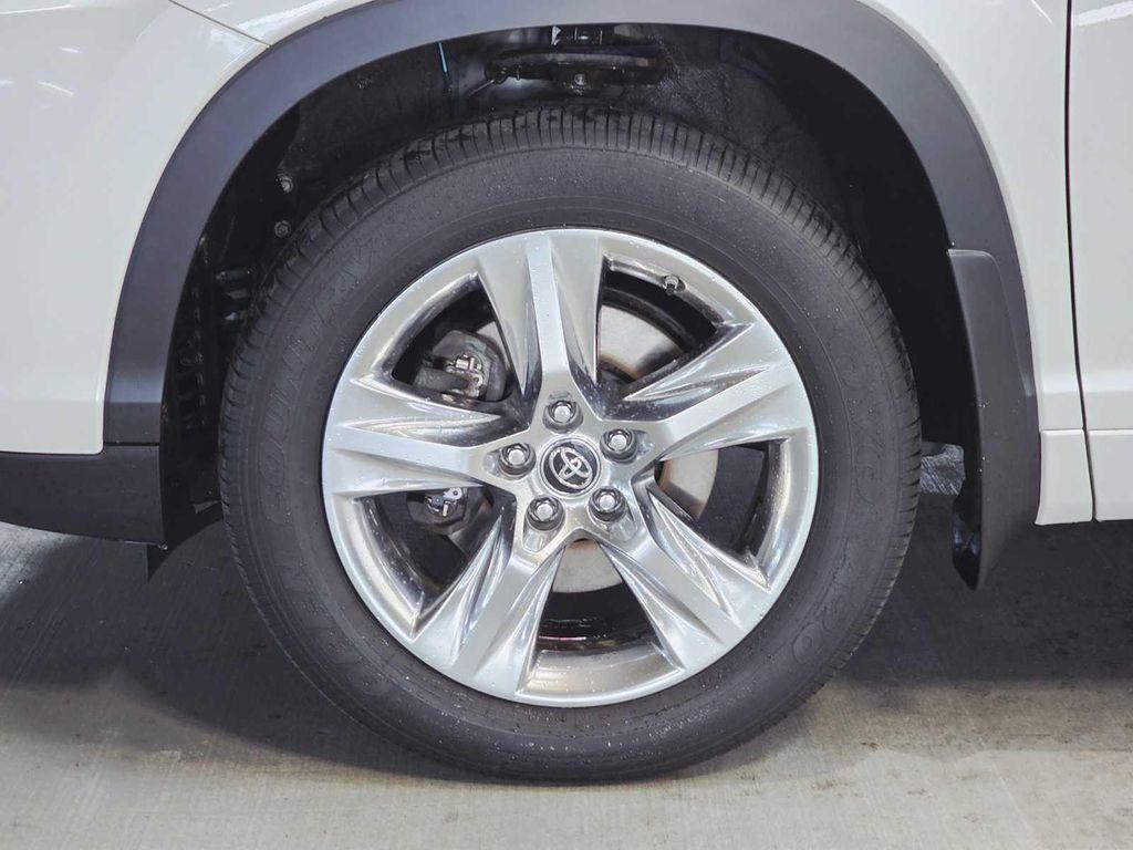 used 2019 Toyota Highlander Hybrid car, priced at $32,999