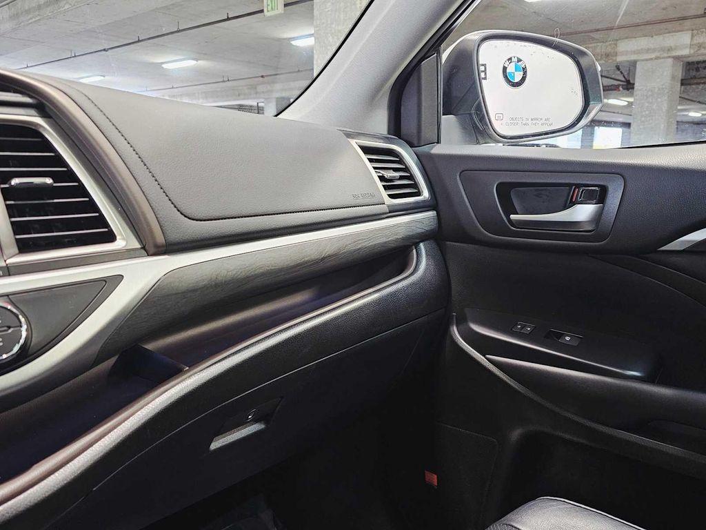 used 2019 Toyota Highlander Hybrid car, priced at $32,999
