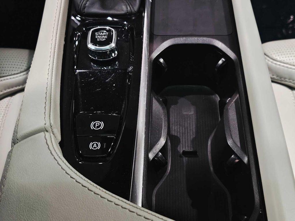 used 2022 Volvo XC90 car, priced at $39,999