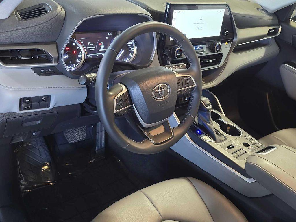 used 2023 Toyota Highlander car, priced at $38,888