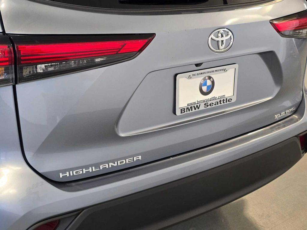 used 2023 Toyota Highlander car, priced at $38,888