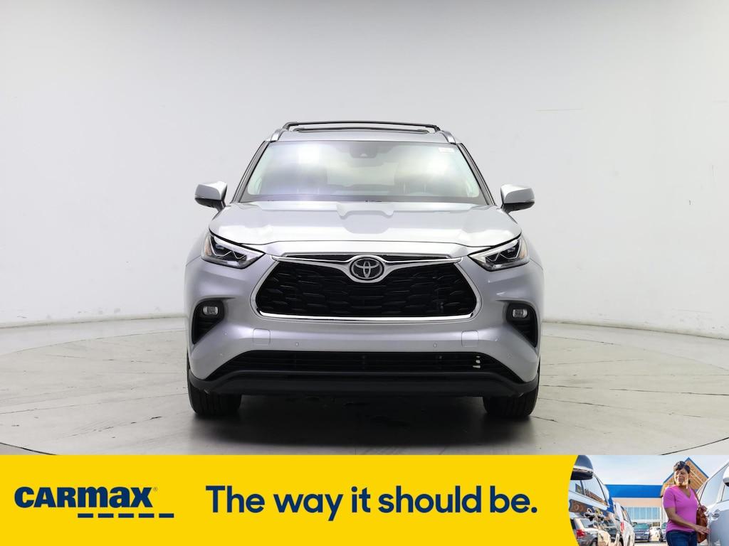 used 2023 Toyota Highlander car, priced at $41,998