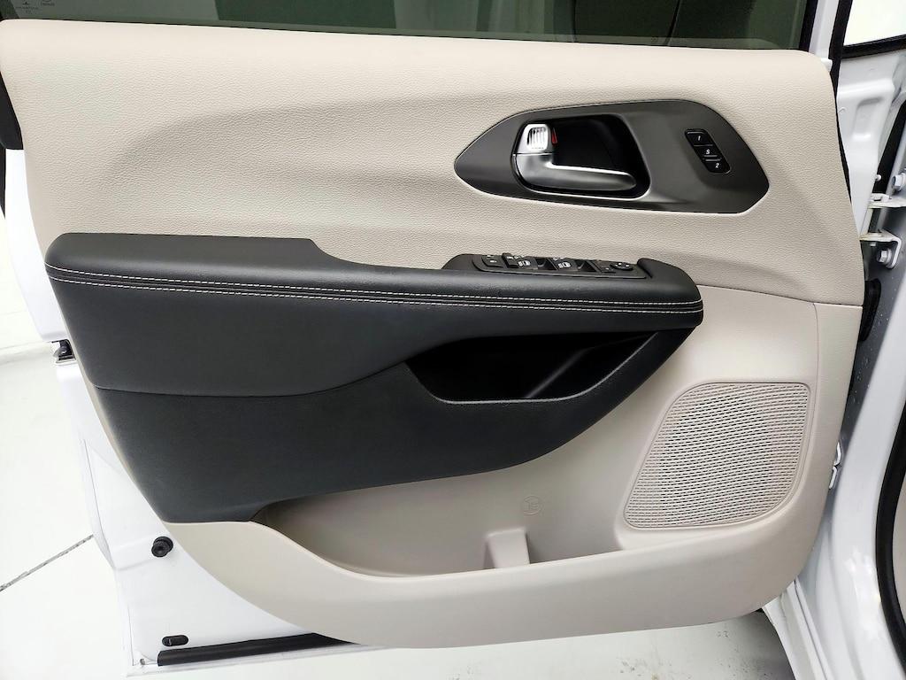 used 2022 Chrysler Pacifica car, priced at $34,998