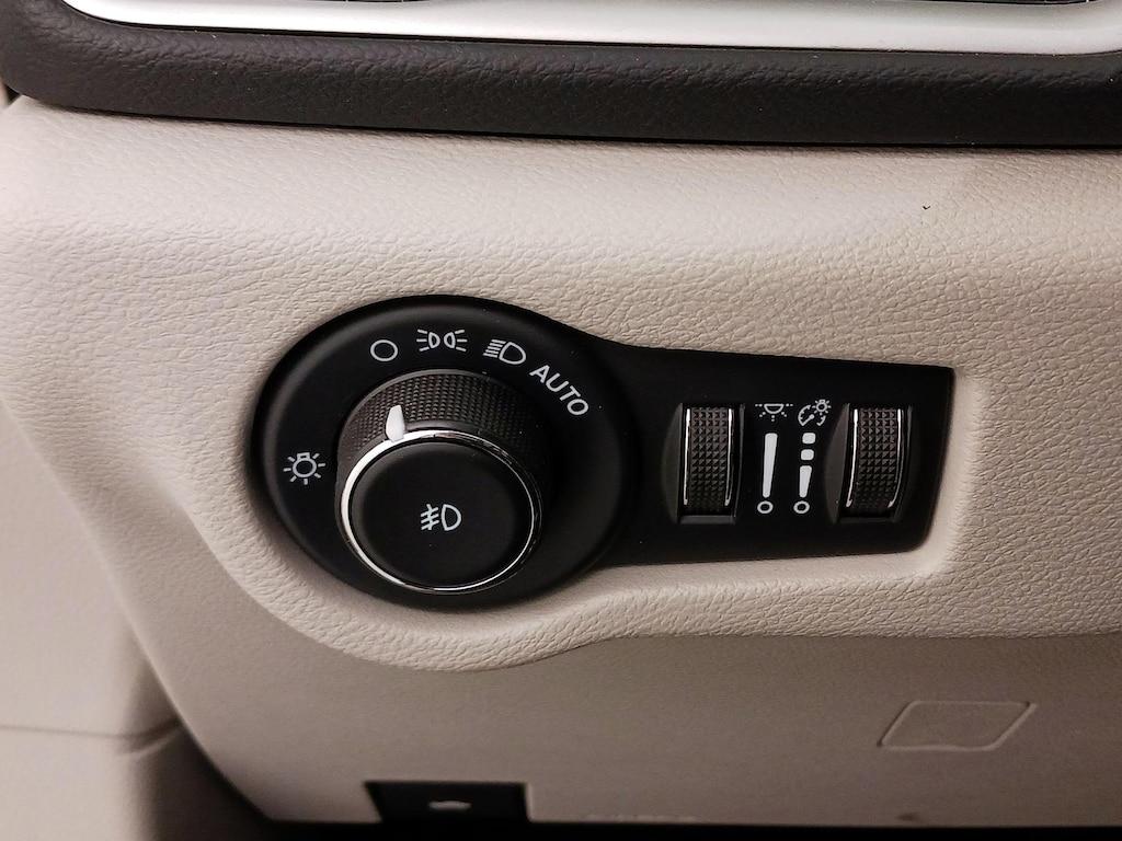 used 2023 Chrysler Pacifica car, priced at $26,998