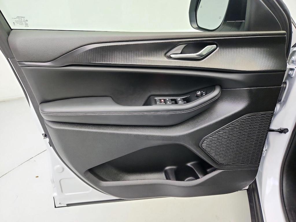 used 2025 Jeep Grand Cherokee car, priced at $33,998