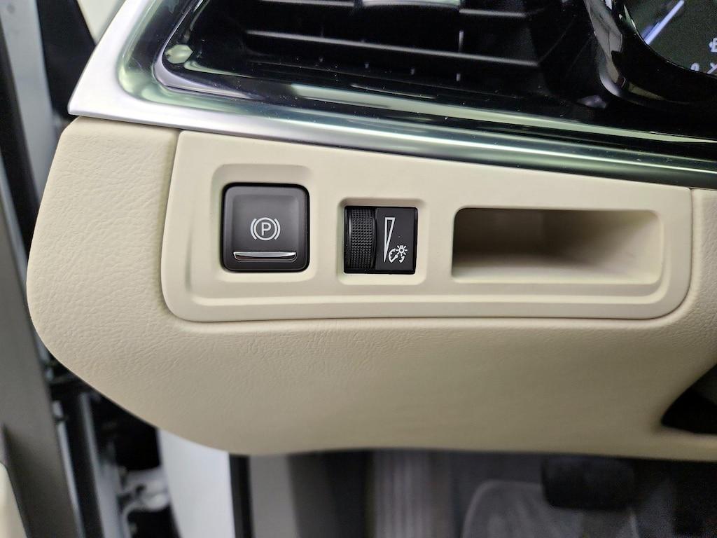 used 2024 Cadillac XT6 car, priced at $47,998