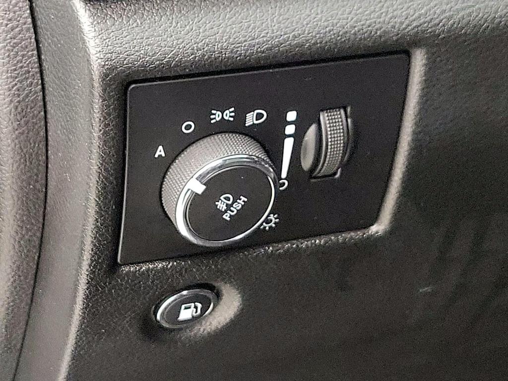 used 2021 Jeep Grand Cherokee car, priced at $30,998