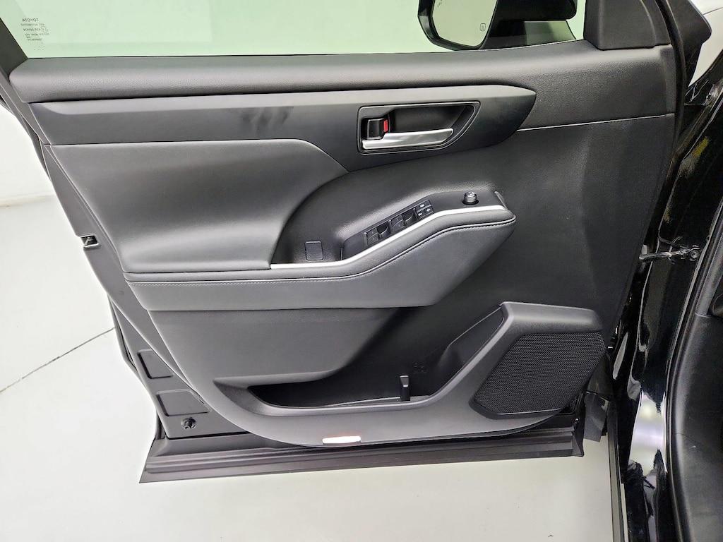 used 2021 Toyota Highlander car, priced at $29,998