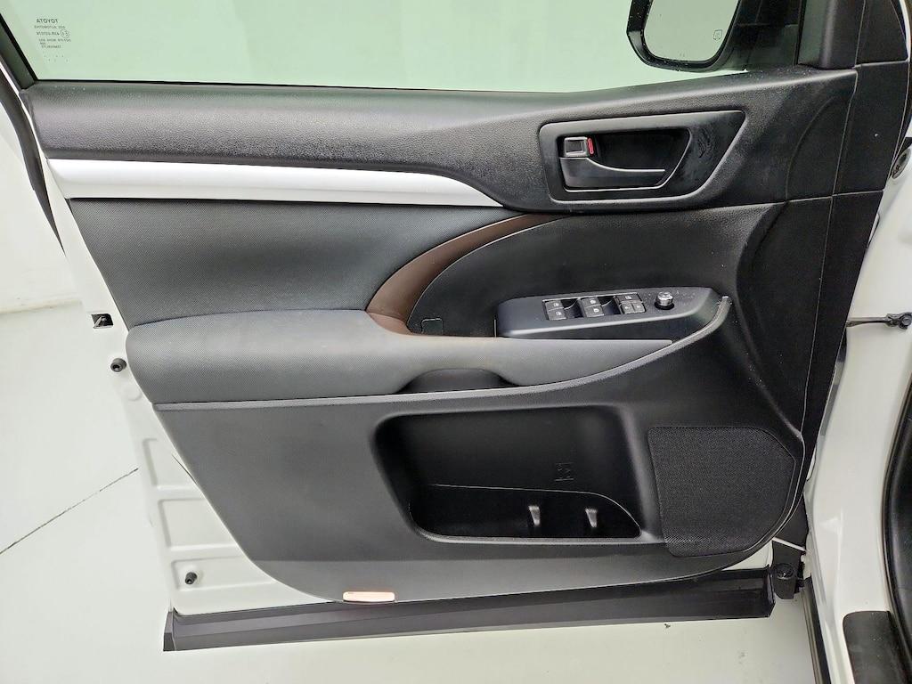used 2019 Toyota Highlander car, priced at $24,998