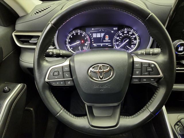 used 2022 Toyota Highlander car, priced at $33,998