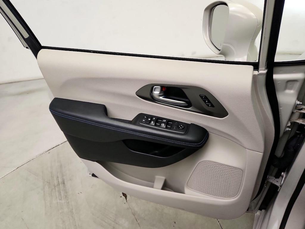 used 2021 Chrysler Pacifica car, priced at $28,998