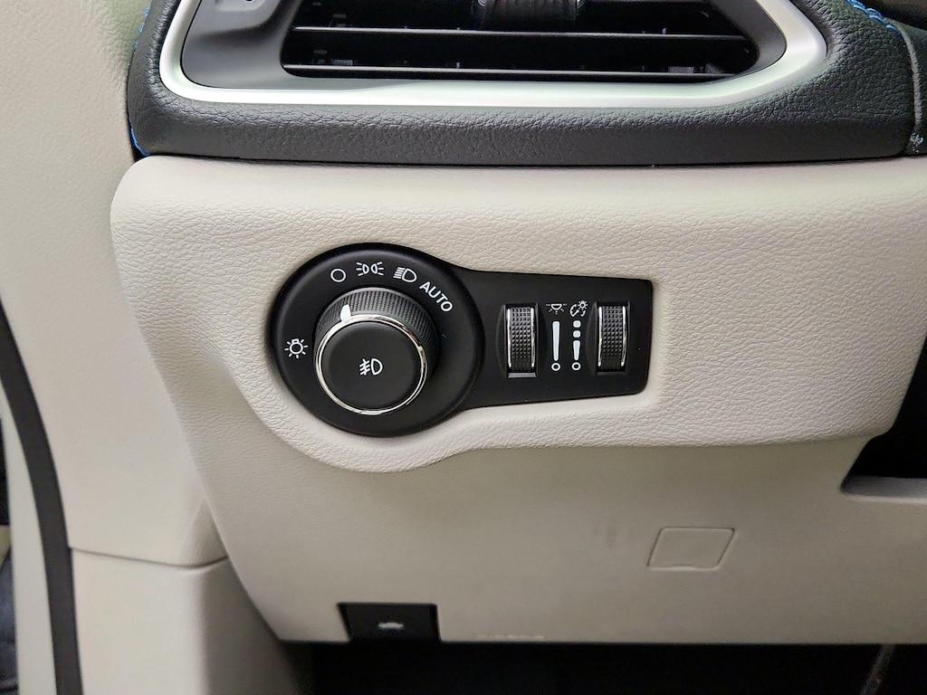 used 2021 Chrysler Pacifica car, priced at $28,998