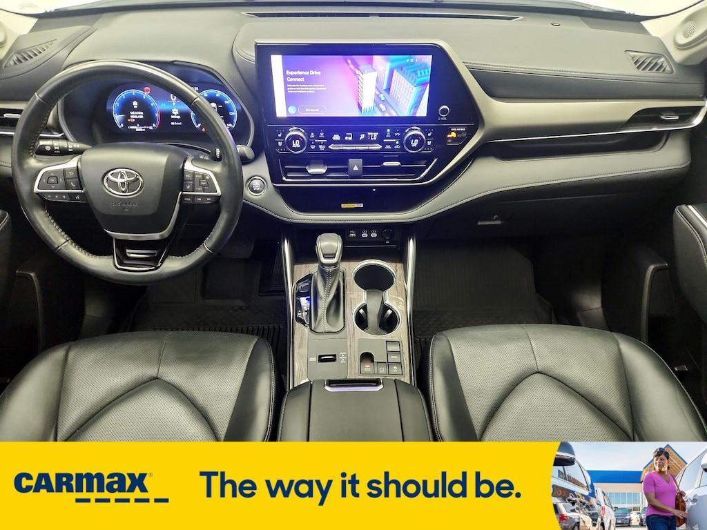used 2023 Toyota Highlander car, priced at $40,998