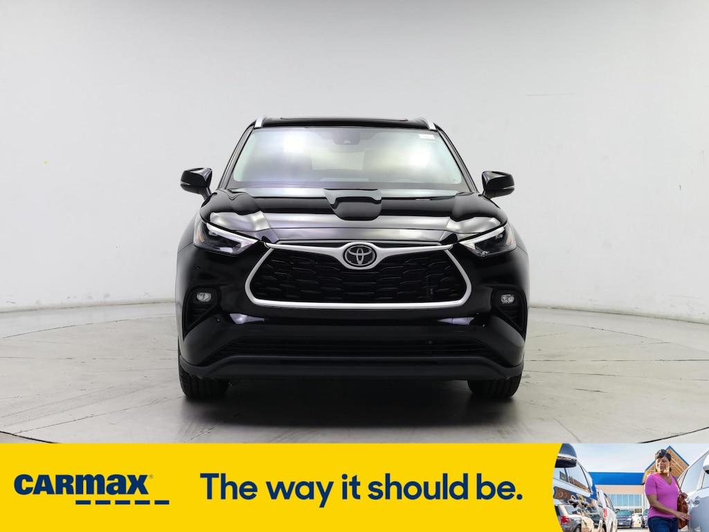 used 2022 Toyota Highlander car, priced at $37,998
