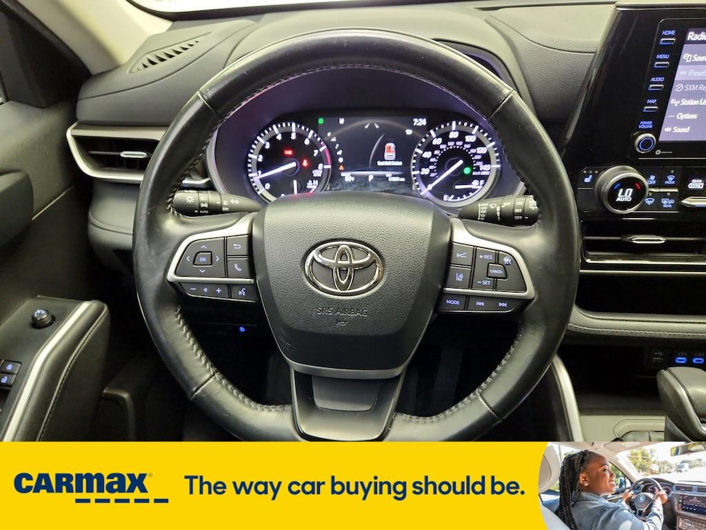 used 2022 Toyota Highlander car, priced at $37,998