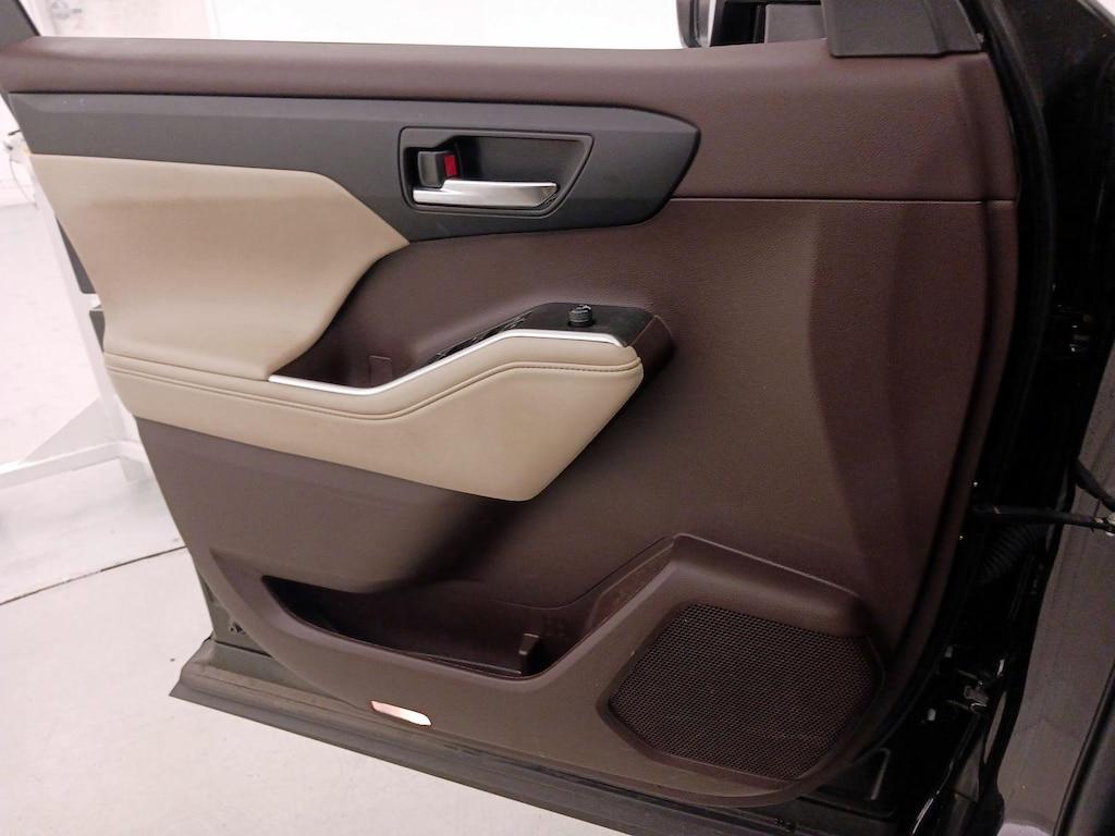 used 2022 Toyota Highlander car, priced at $37,998
