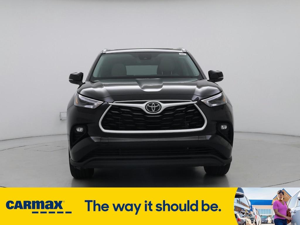 used 2022 Toyota Highlander car, priced at $37,998