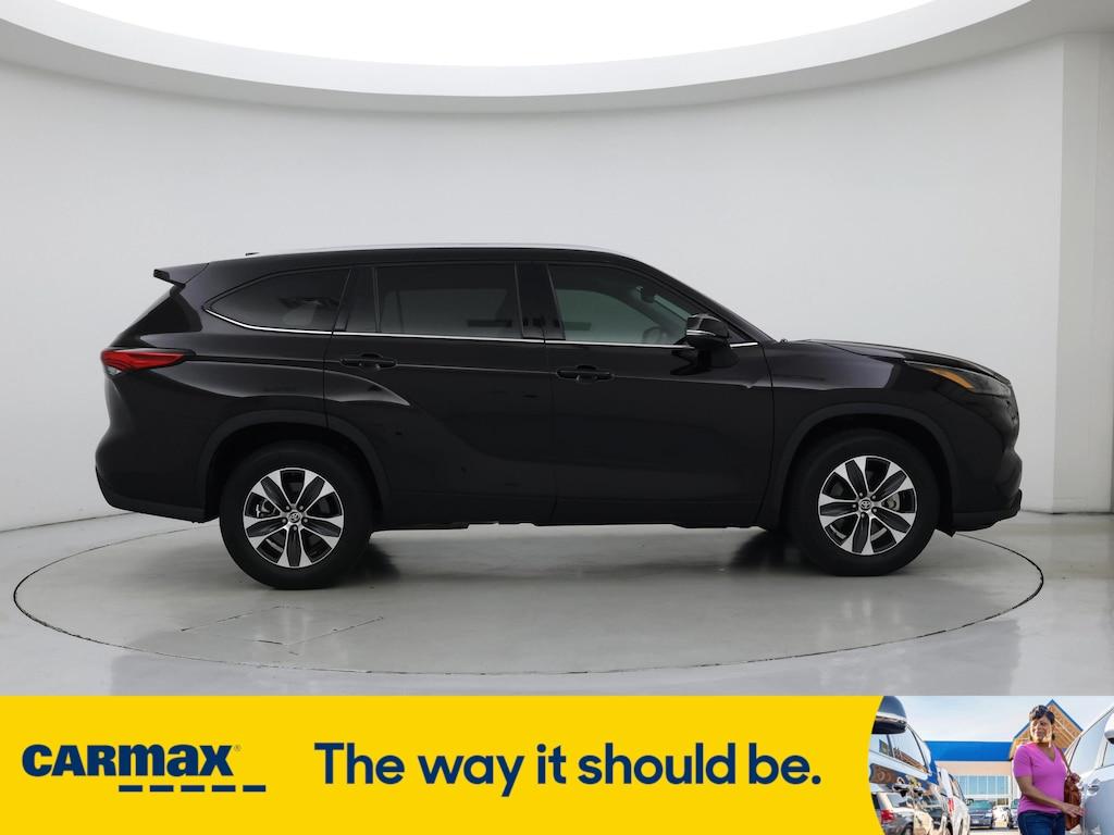used 2022 Toyota Highlander car, priced at $37,998