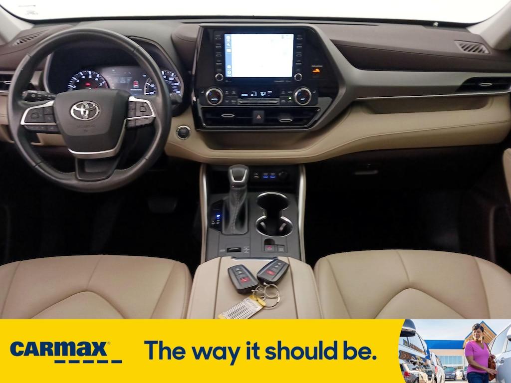 used 2022 Toyota Highlander car, priced at $37,998