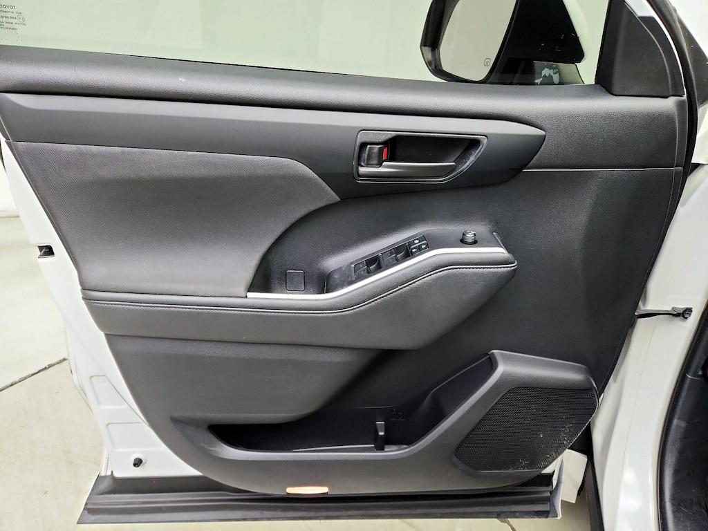 used 2021 Toyota Highlander car, priced at $28,998
