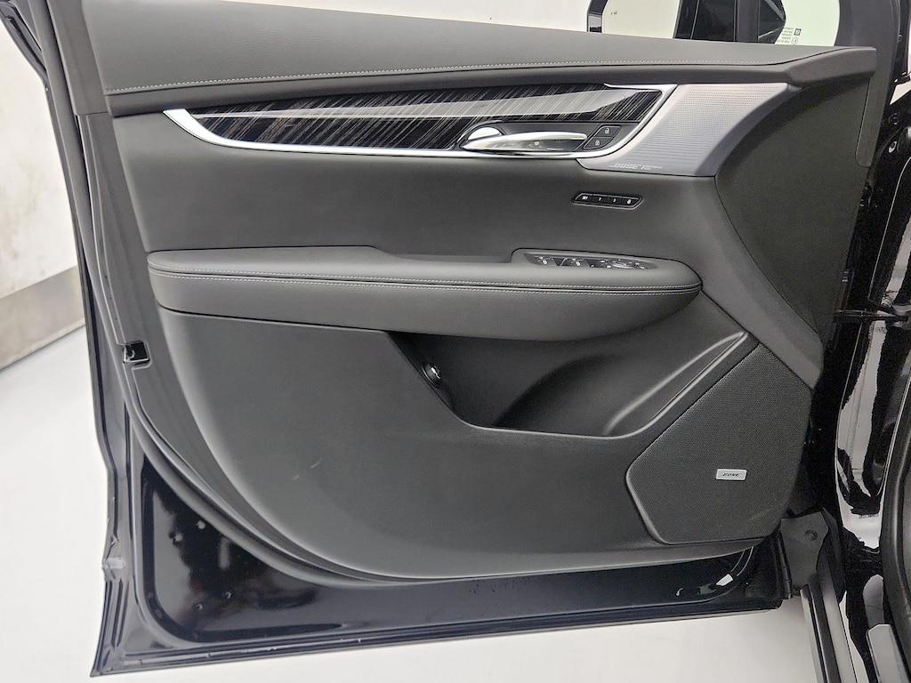 used 2024 Cadillac XT6 car, priced at $47,998