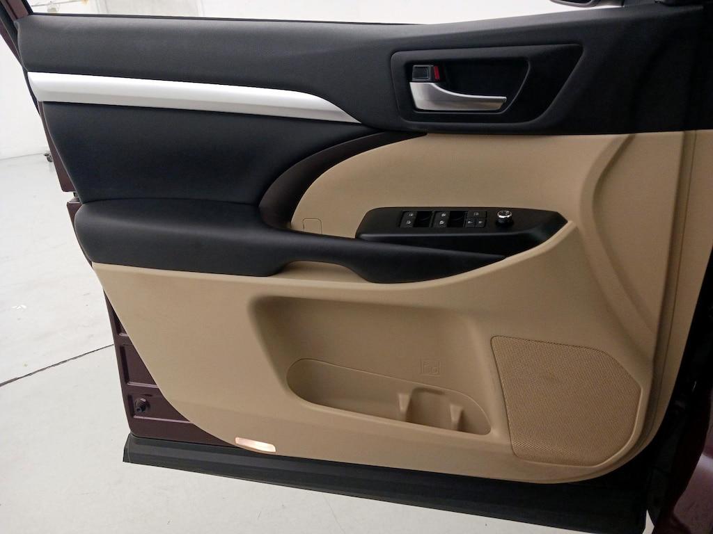 used 2019 Toyota Highlander car, priced at $26,998