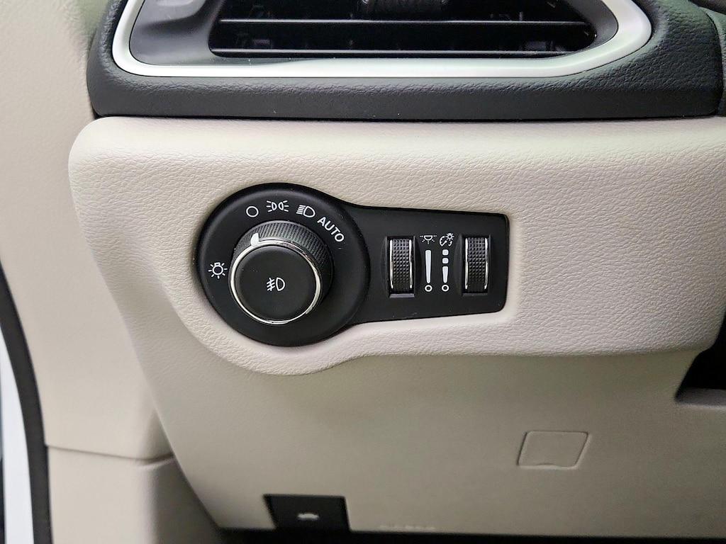 used 2023 Chrysler Pacifica car, priced at $29,998